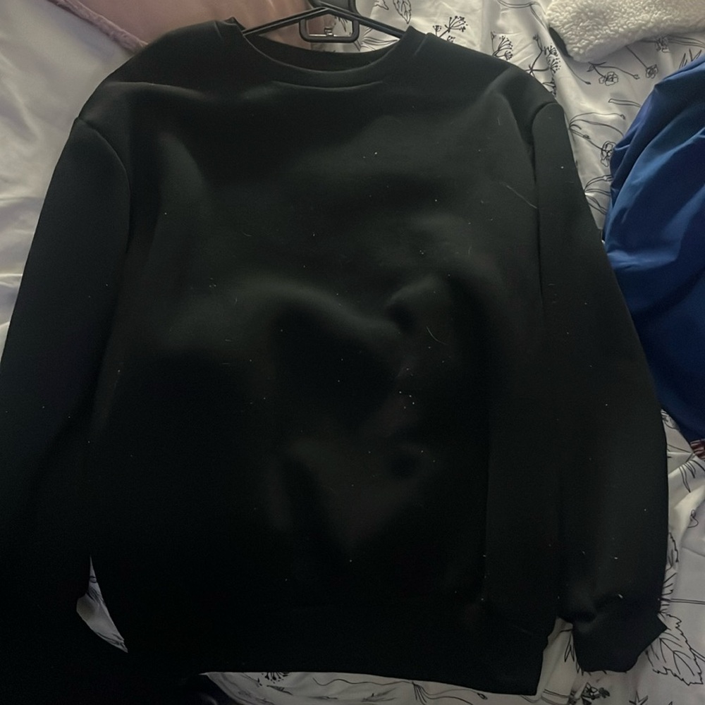 Plain Black Pull Over Crewneck Size M